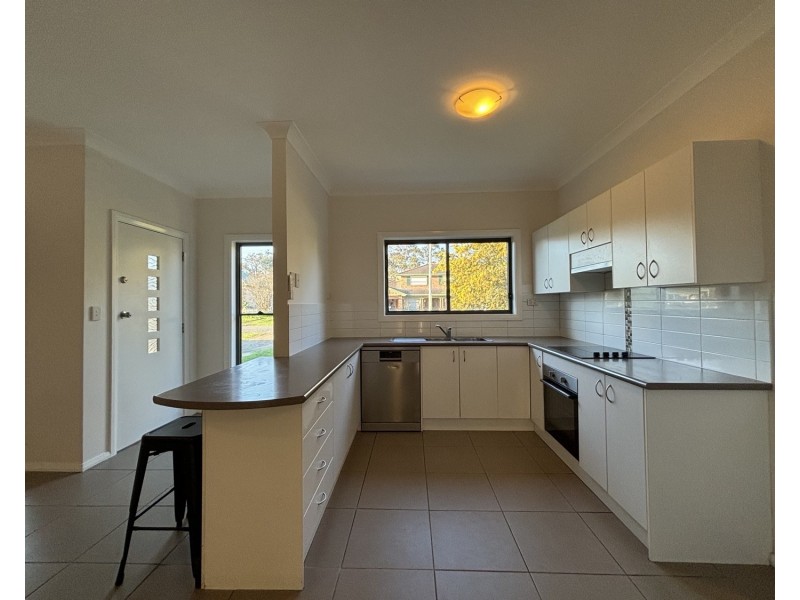 2/11 Nandowra Street, Aberdeen NSW 2336