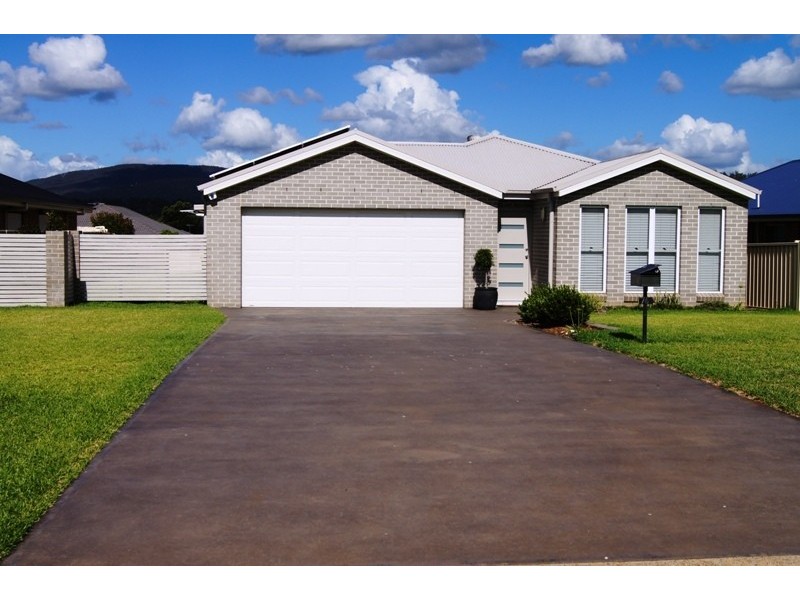 76 Abercairney Terrace, Aberdeen NSW 2336