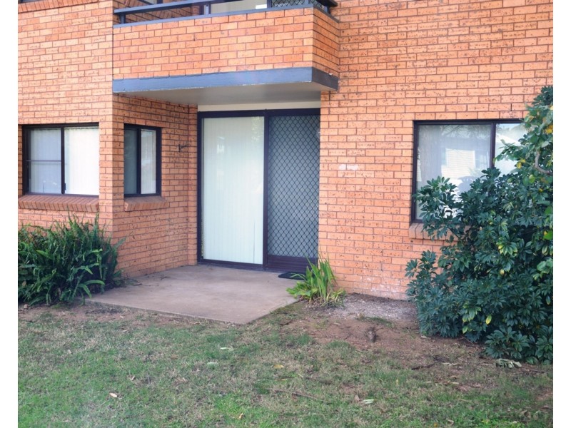 2/6 The Grove, Skellatar Street, Muswellbrook NSW 2333