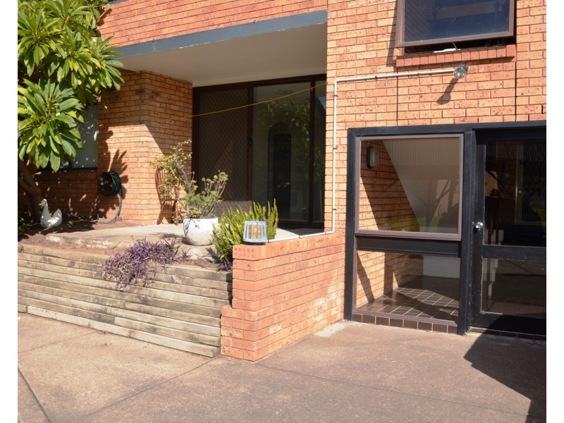 2/6 The Grove, Skellatar Street, Muswellbrook NSW 2333