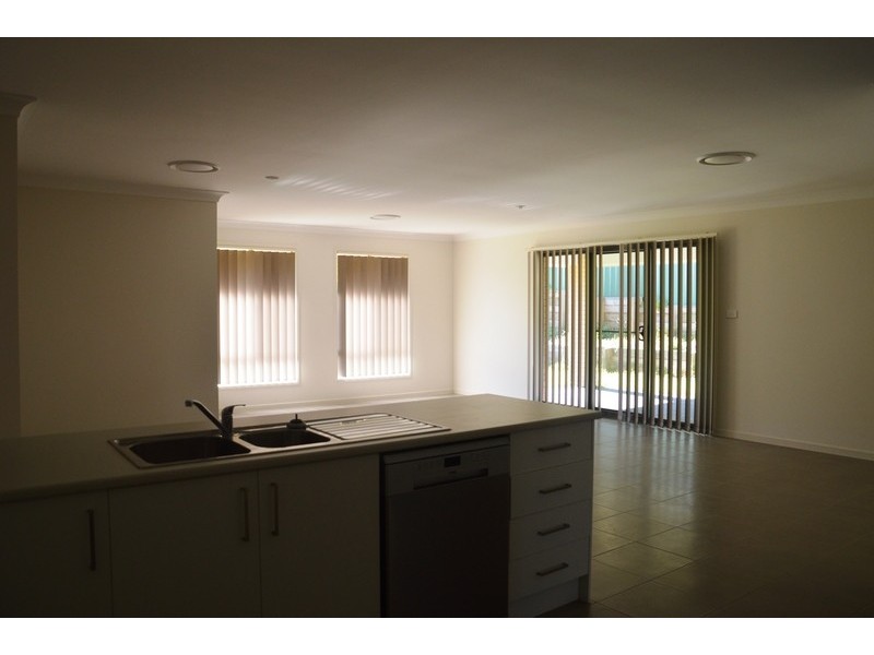 28 Dixon  Circuit, Muswellbrook NSW 2333
