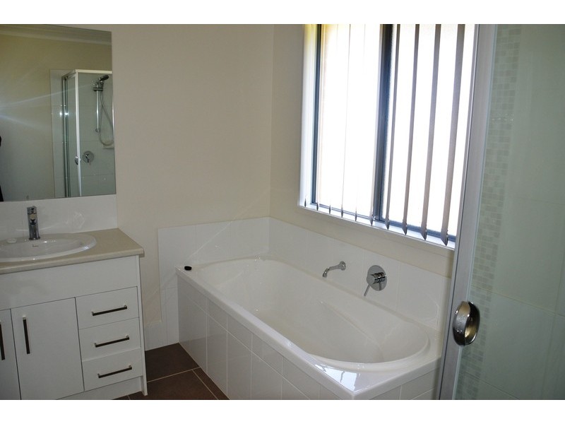 28 Dixon  Circuit, Muswellbrook NSW 2333
