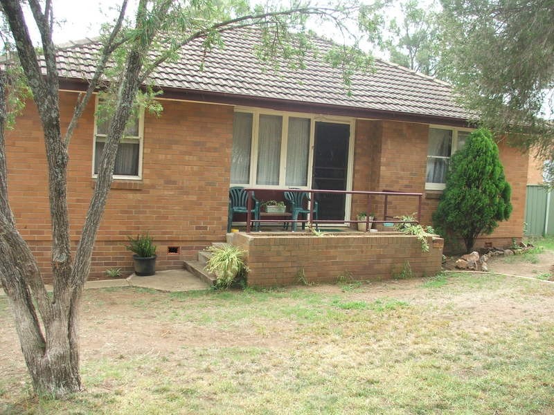 28 Anzac Parade, Muswellbrook NSW 2333