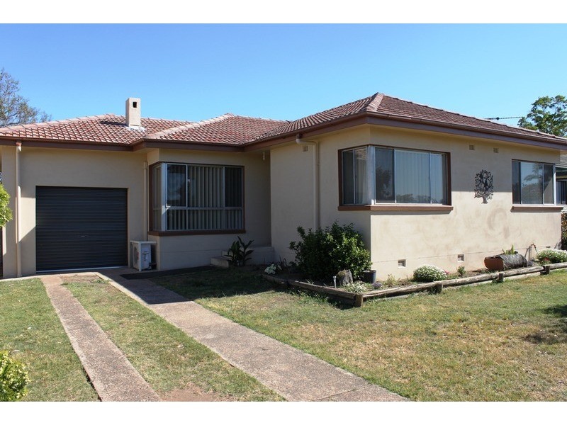 14 Thompson Street, Muswellbrook NSW 2333