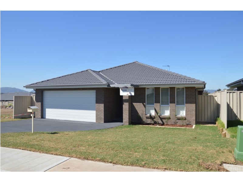 27 Finnegan Crescent, Muswellbrook NSW 2333