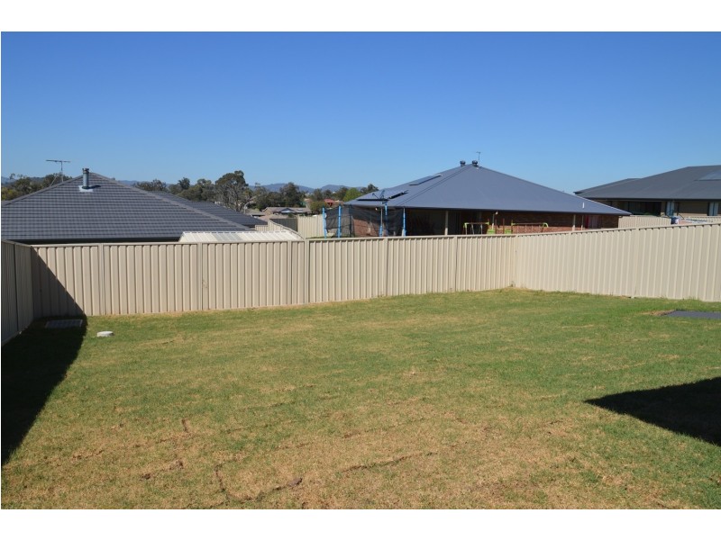 27 Finnegan Crescent, Muswellbrook NSW 2333
