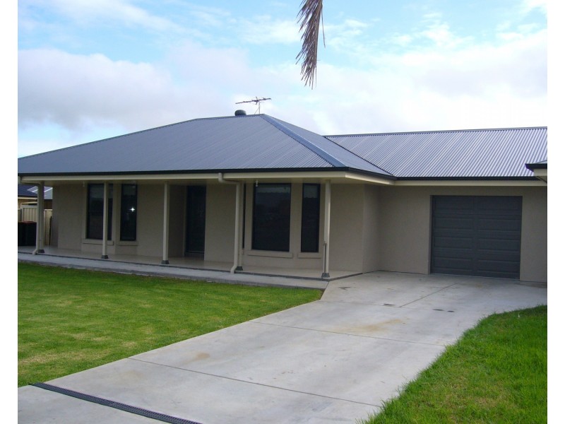 1/1 Alexander Close, Aberdeen NSW 2336