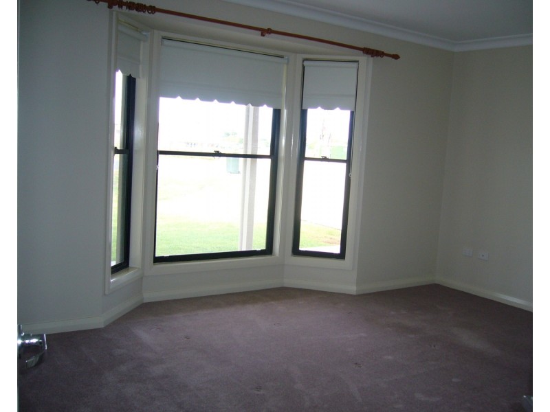 1/1 Alexander Close, Aberdeen NSW 2336