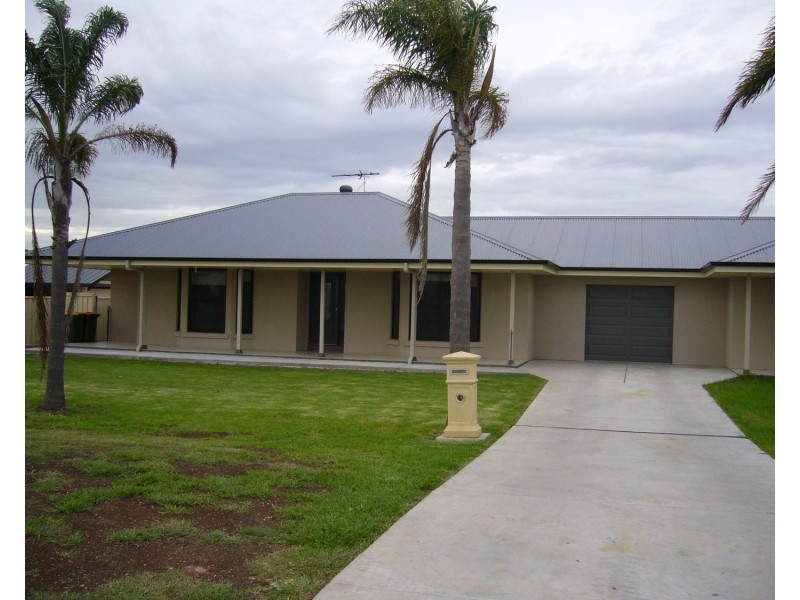 1/1 Alexander Close, Aberdeen NSW 2336