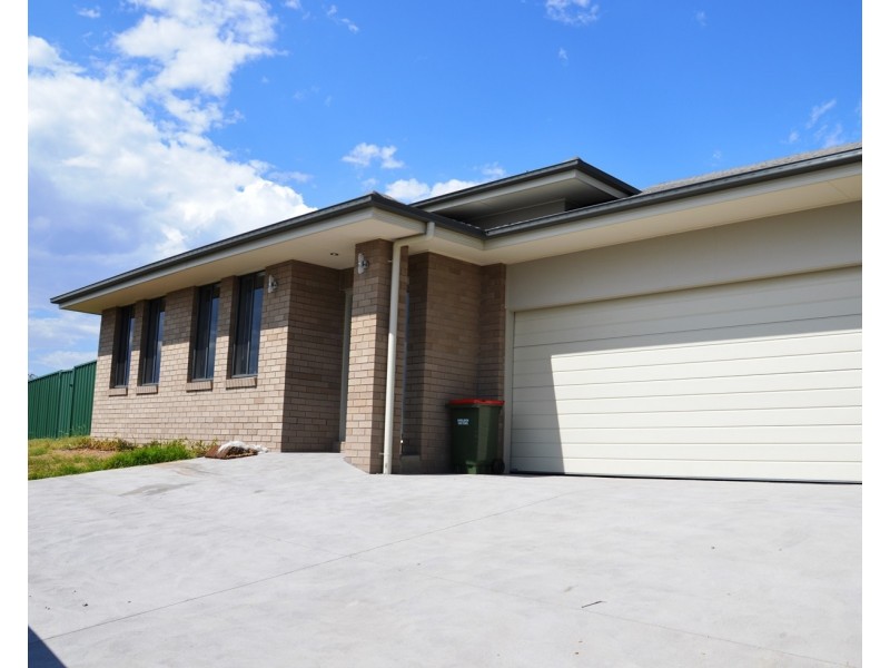 2/5 Grant Miller Street, Muswellbrook NSW 2333