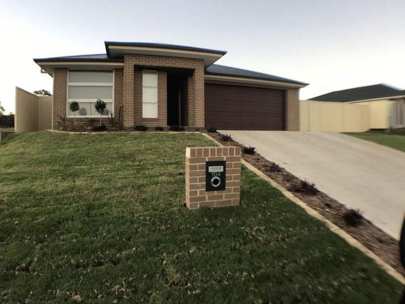 104 Perth Street, Aberdeen NSW 2336