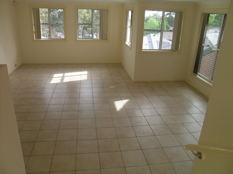 42 Hunterford Crescent, Oatlands NSW 2117