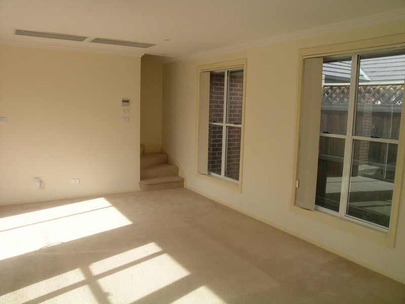 42 Hunterford Crescent, Oatlands NSW 2117