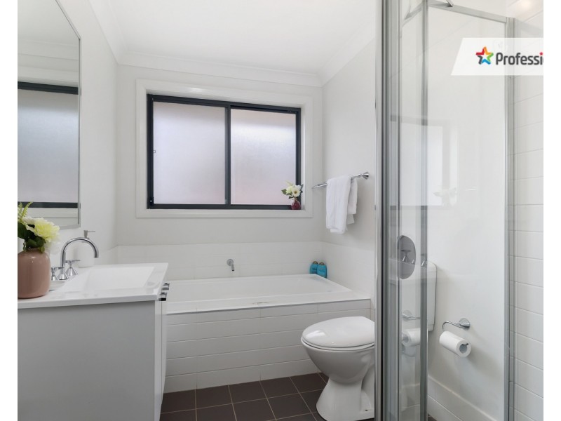 29A Northampton Drive, Glenfield NSW 2167