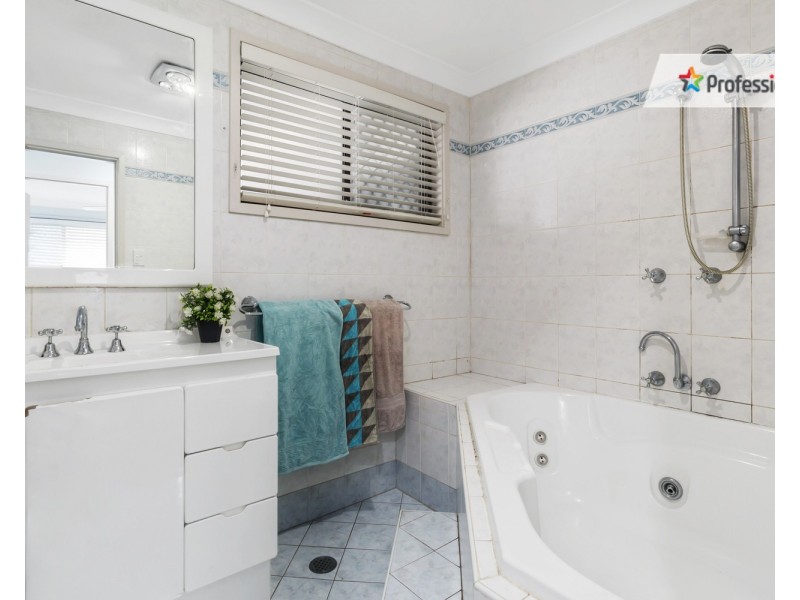 11 Acacia Avenue, Prestons NSW 2170