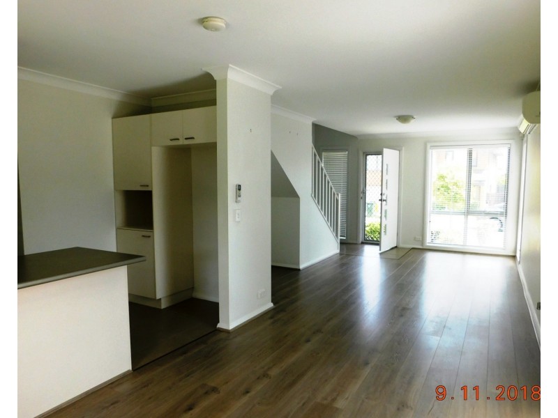 6 Matilda Lane, Glenfield NSW 2167