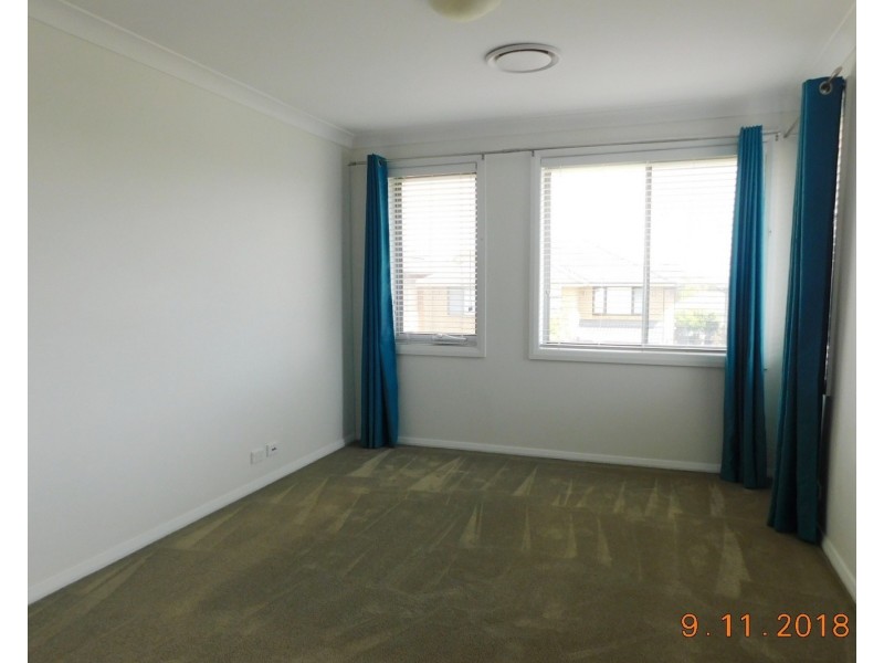 6 Matilda Lane, Glenfield NSW 2167