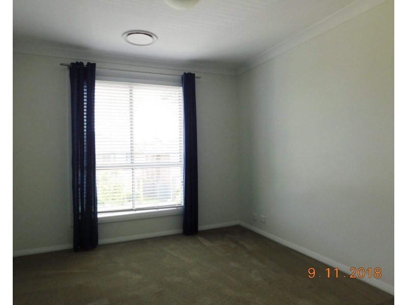 6 Matilda Lane, Glenfield NSW 2167