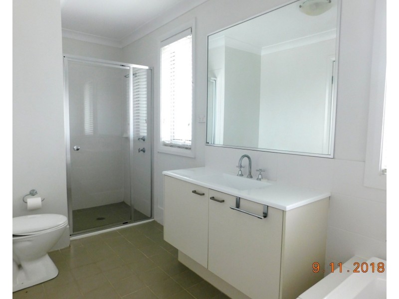 6 Matilda Lane, Glenfield NSW 2167