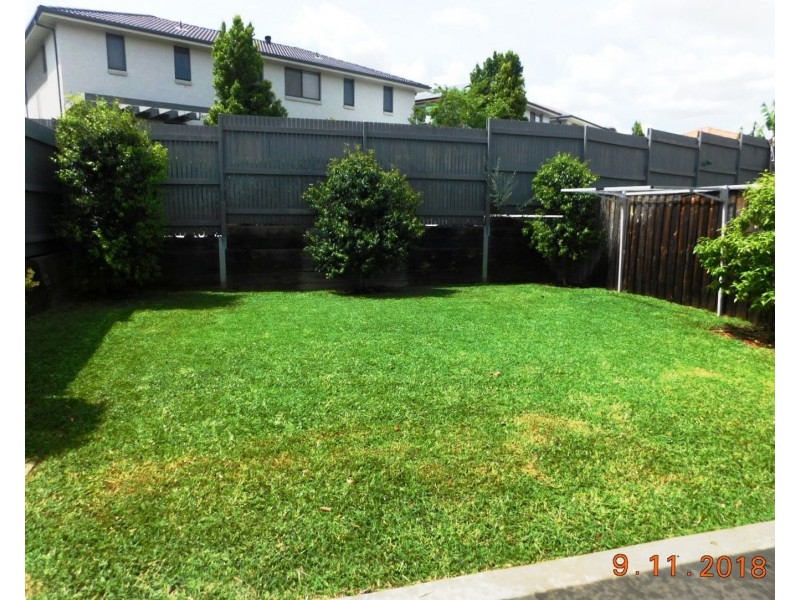 6 Matilda Lane, Glenfield NSW 2167