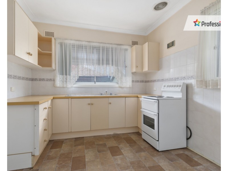 8 Macdonald Avenue, Lurnea NSW 2170