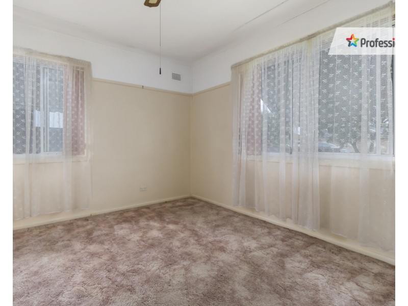 8 Macdonald Avenue, Lurnea NSW 2170