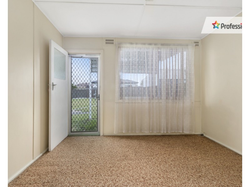 8 Macdonald Avenue, Lurnea NSW 2170