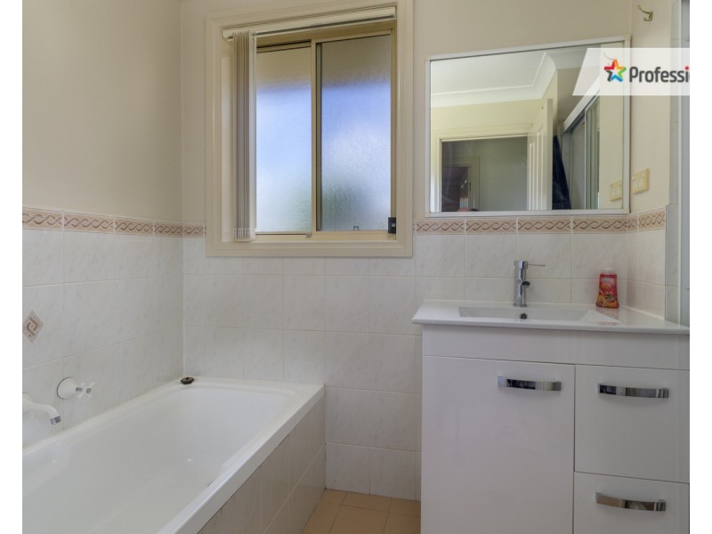 1 Yarra Place, Prestons NSW 2170