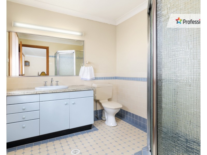 4 Doomben Close, Casula NSW 2170