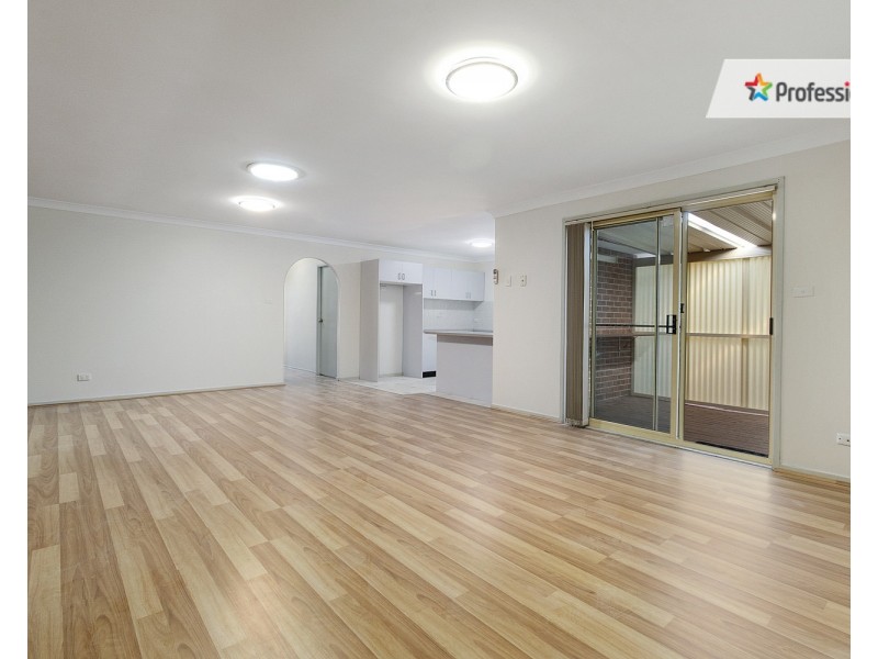 1/52 Kendall Drive, Casula NSW 2170