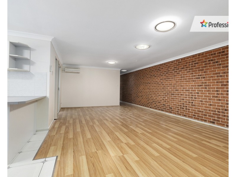 1/52 Kendall Drive, Casula NSW 2170