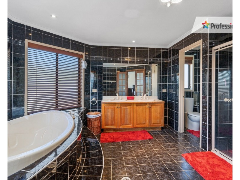 11 Calabria Street, Prestons NSW 2170