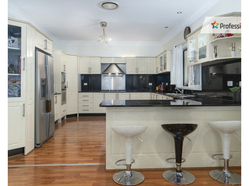 30 Chrysanthemum Avenue, Lurnea NSW 2170
