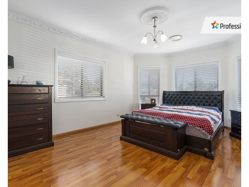 30 Chrysanthemum Avenue, Lurnea NSW 2170