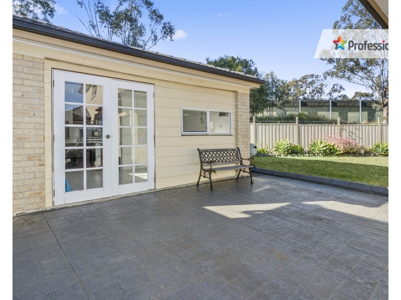 30 Chrysanthemum Avenue, Lurnea NSW 2170
