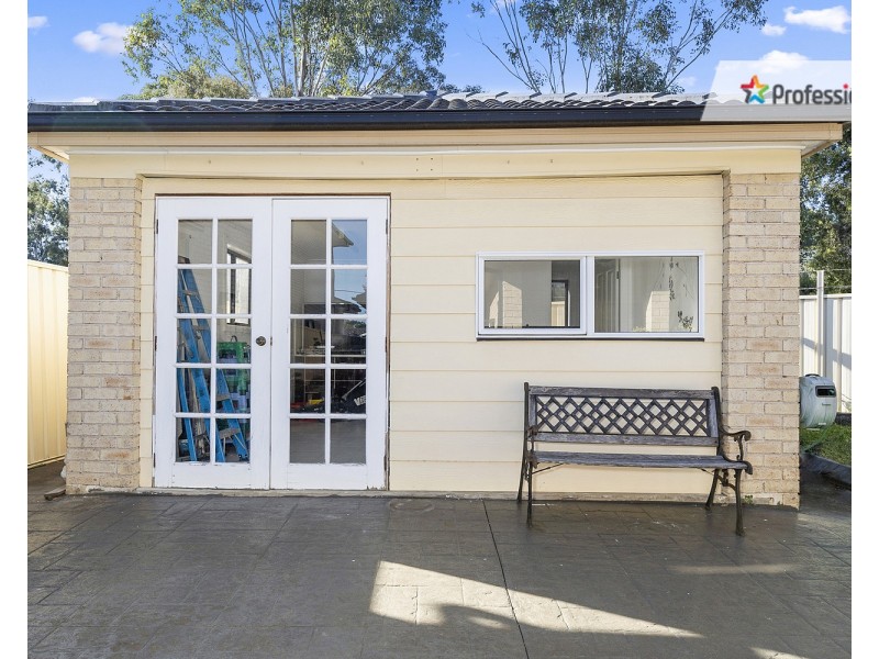 30 Chrysanthemum Avenue, Lurnea NSW 2170