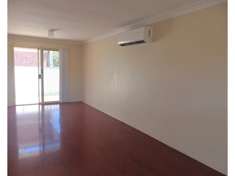 1/182-184 Leacocks Lane, Casula NSW 2170