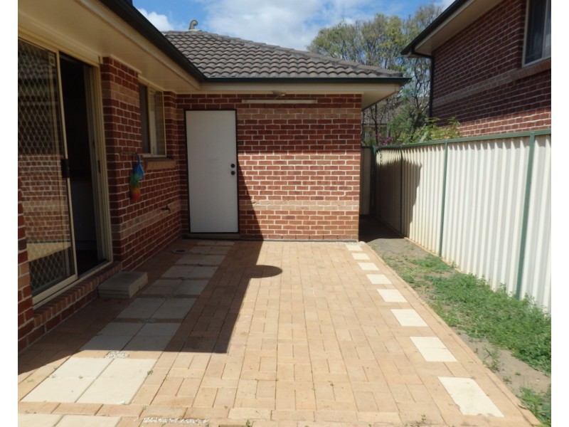 1/182-184 Leacocks Lane, Casula NSW 2170