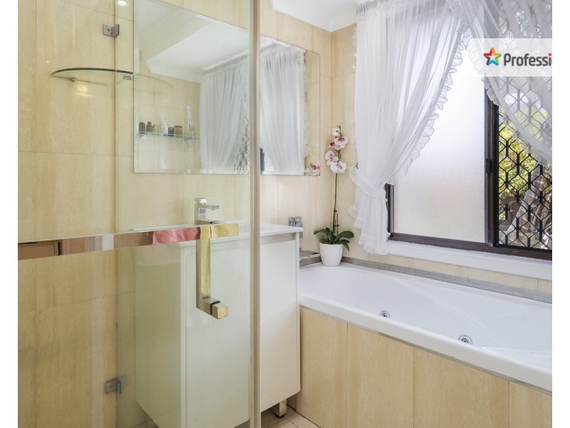 1 Jockey Close, Casula NSW 2170