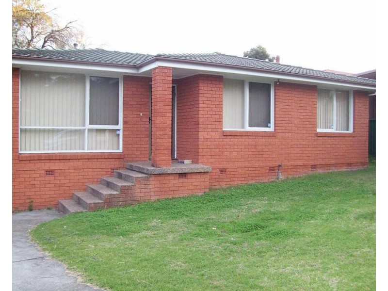 18 Phoenix Crescent, Casula NSW 2170