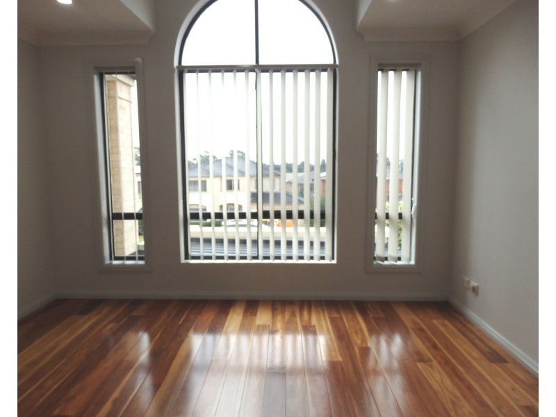 11 Roth Street, Casula NSW 2170