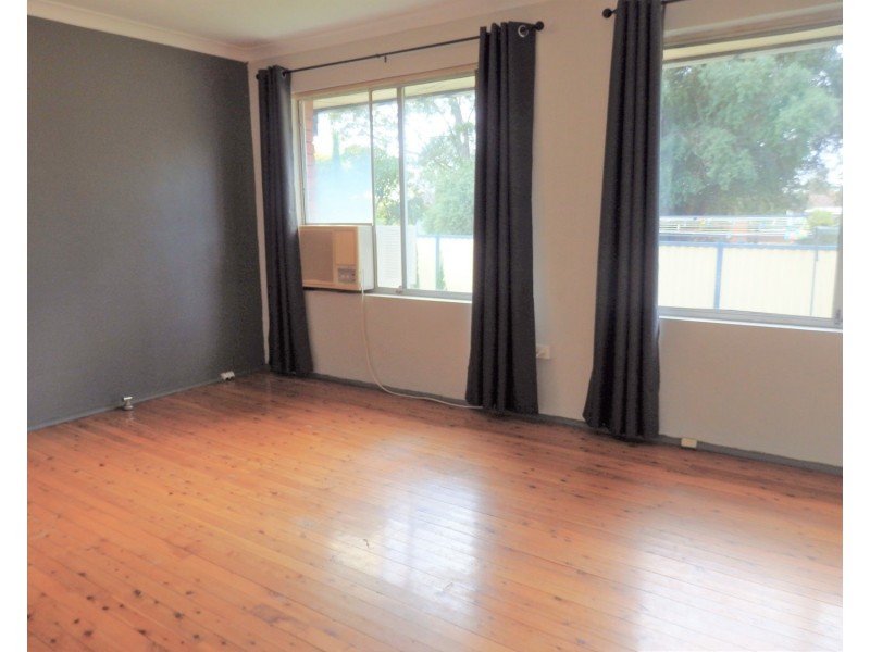 1/8A Dunmore Crescent, Casula NSW 2170