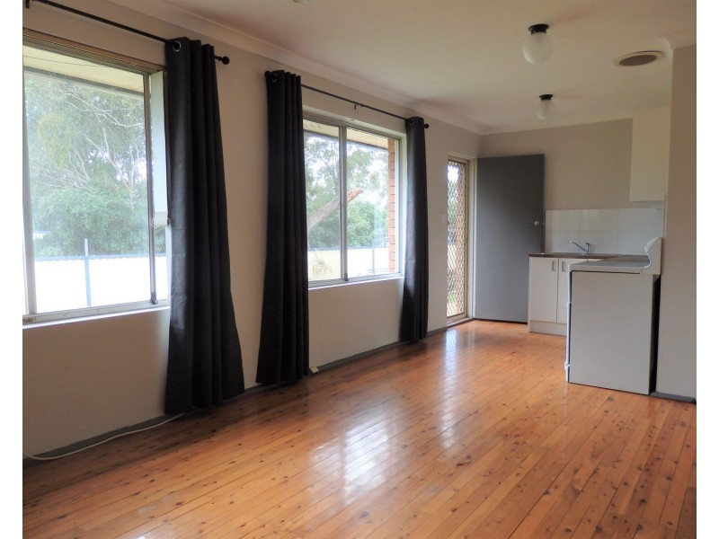 1/8A Dunmore Crescent, Casula NSW 2170