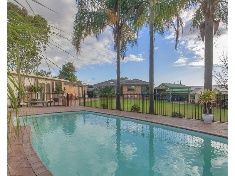 9 Simpson Avenue, Casula NSW 2170