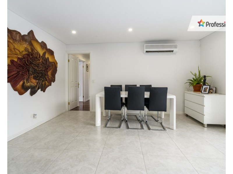 17 Randwick Close, Casula NSW 2170