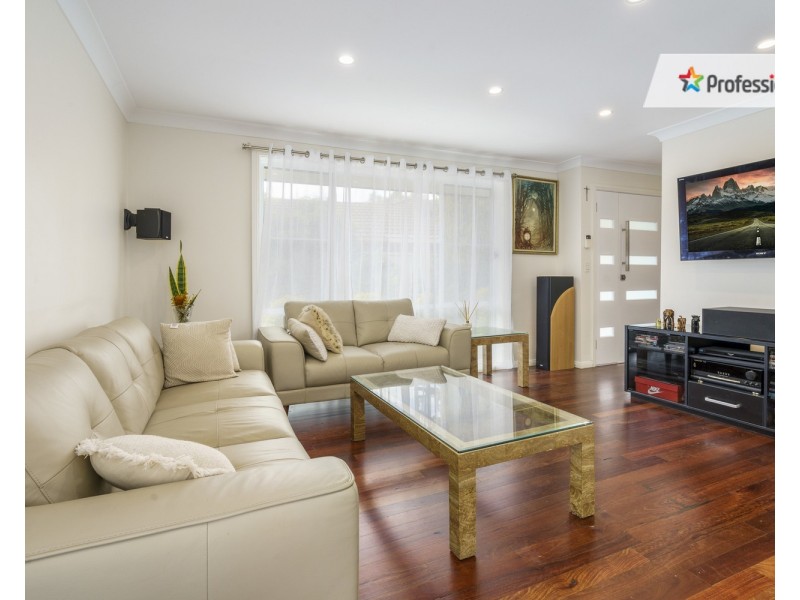 17 Randwick Close, Casula NSW 2170