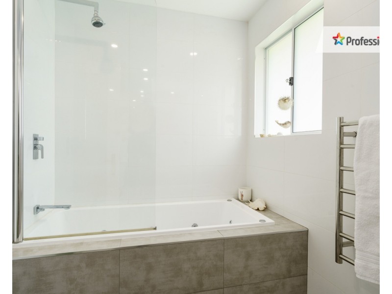 17 Randwick Close, Casula NSW 2170