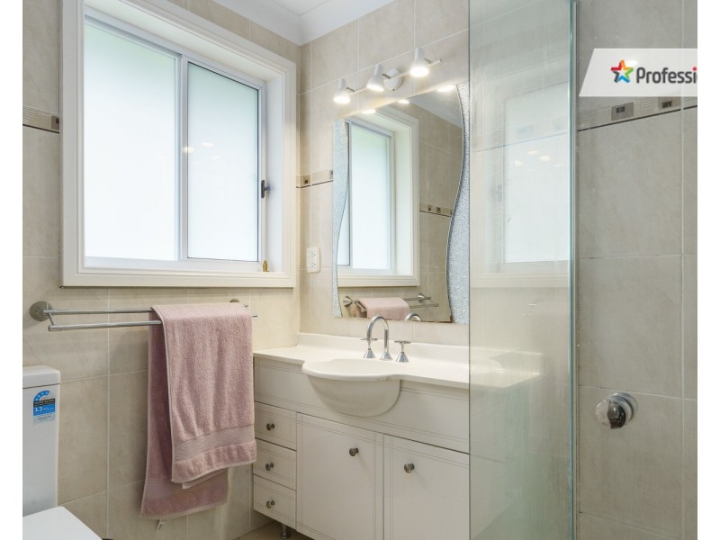 17 Randwick Close, Casula NSW 2170