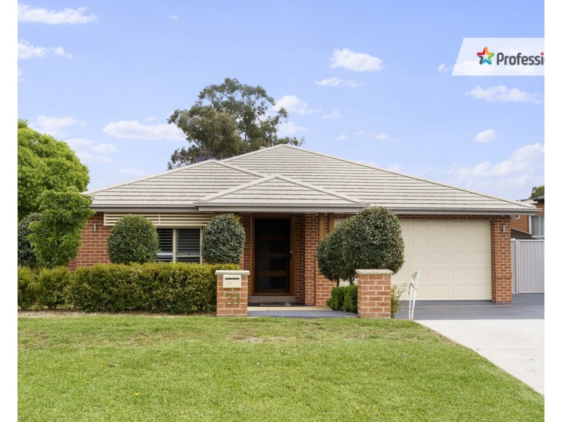 31 Ashcroft Avenue, Casula NSW 2170