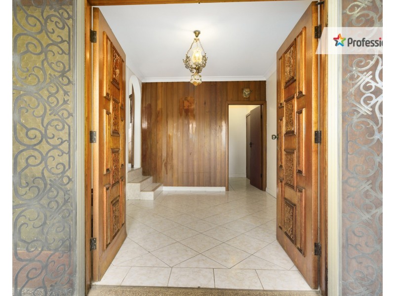 15 Biloolo Road, Green Valley NSW 2168